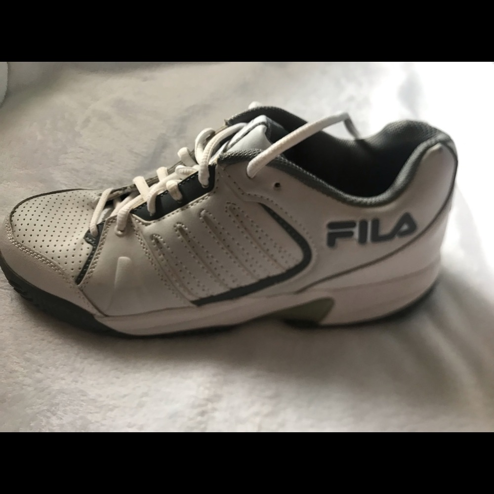 Fila brand women's tennis shoes white and gray size # 10 in good condition